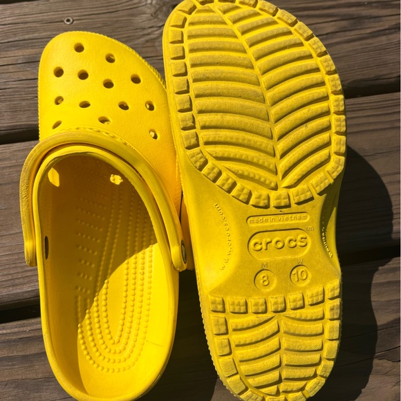 CROCS Vibrant Yellow Sandals - Picture 5 of 6